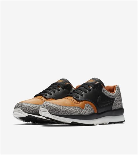 nike air safari schwarz|nike air safari sneakers.